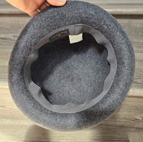 Groupo Italiano grey wool hat with with black trim. Made in Italy - Picture 4 of 6